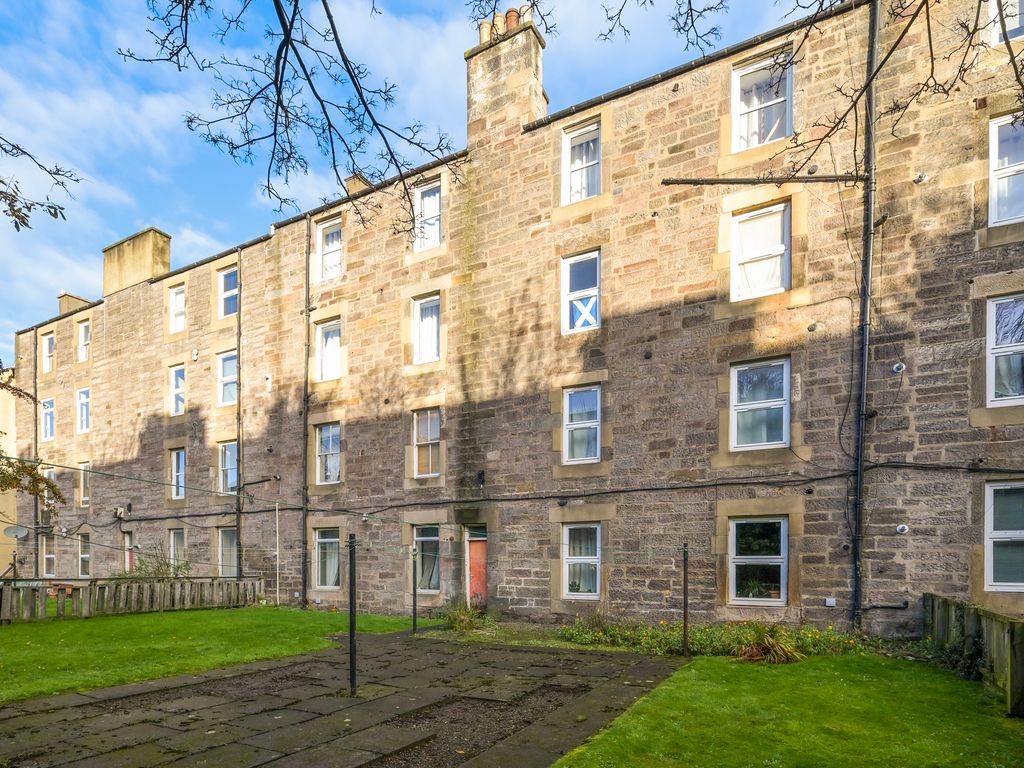 1 bed flat for sale in 24 (3F2), Springwell Place, Edinburgh EH11, £120,000