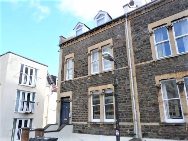 Studio to rent in Oakfield Court, Oakfield Road, Clifton, Bristol BS8, £800 pcm