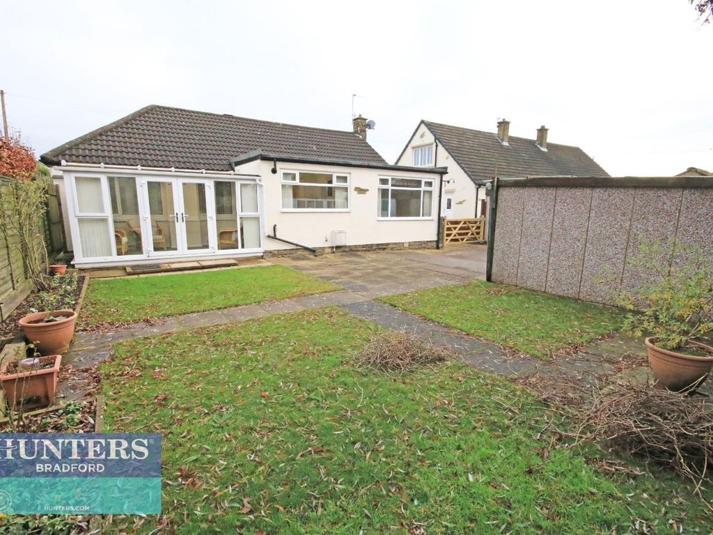 3 bed detached bungalow for sale in Tyersal Court Tyersal, Bradford, West Yorkshire BD4, £240,000