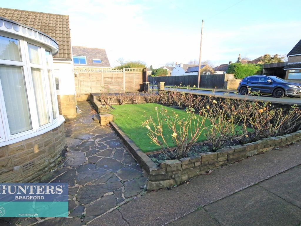 3 bed detached bungalow for sale in Tyersal Court Tyersal, Bradford, West Yorkshire BD4, £240,000
