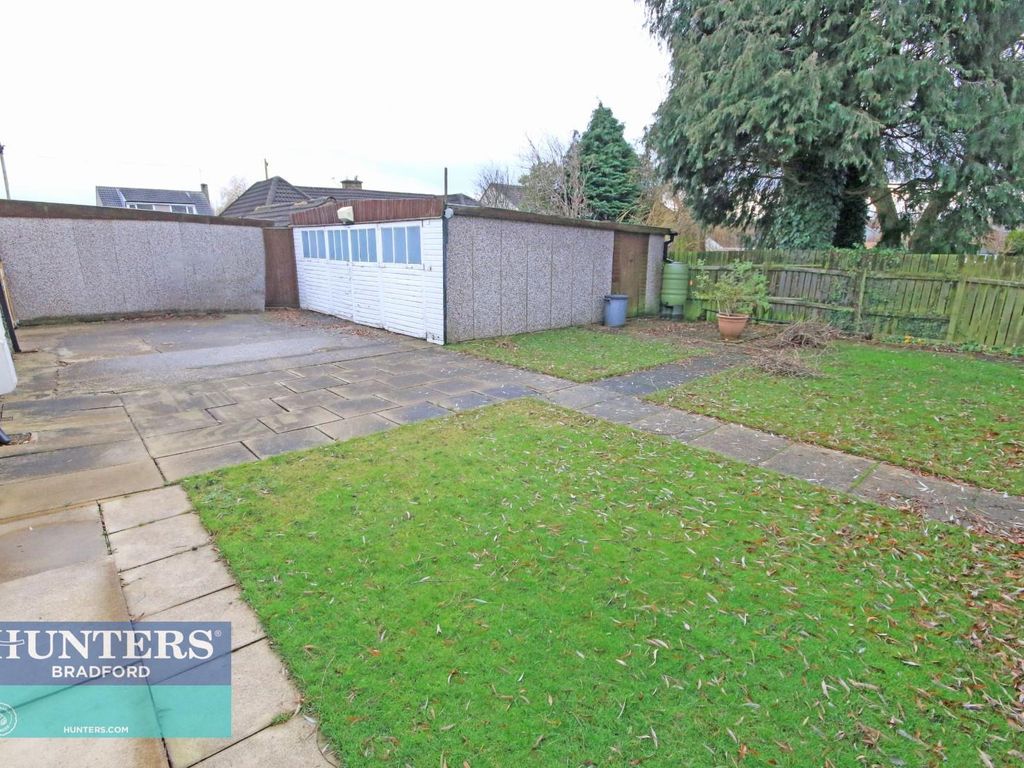 3 bed detached bungalow for sale in Tyersal Court Tyersal, Bradford, West Yorkshire BD4, £240,000