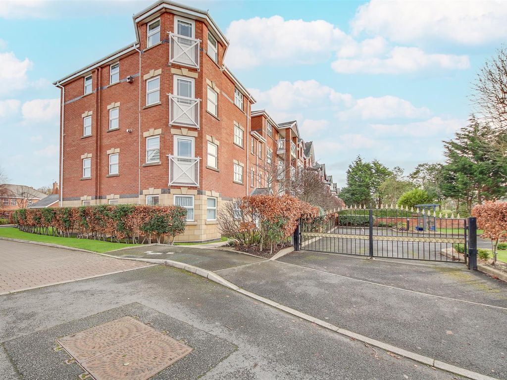 2 bed flat for sale in Carnoustie Close, Birkdale, Southport PR8, £190,000