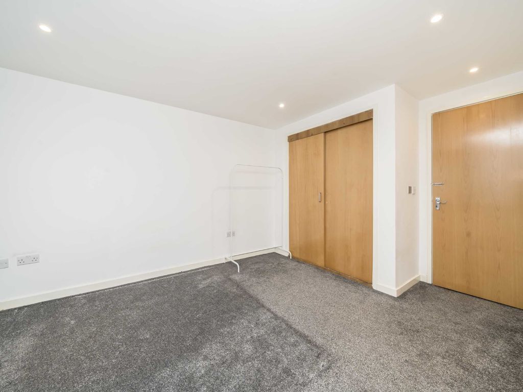 1 bed flat for sale in Wellington Road, London NW10, £399,999
