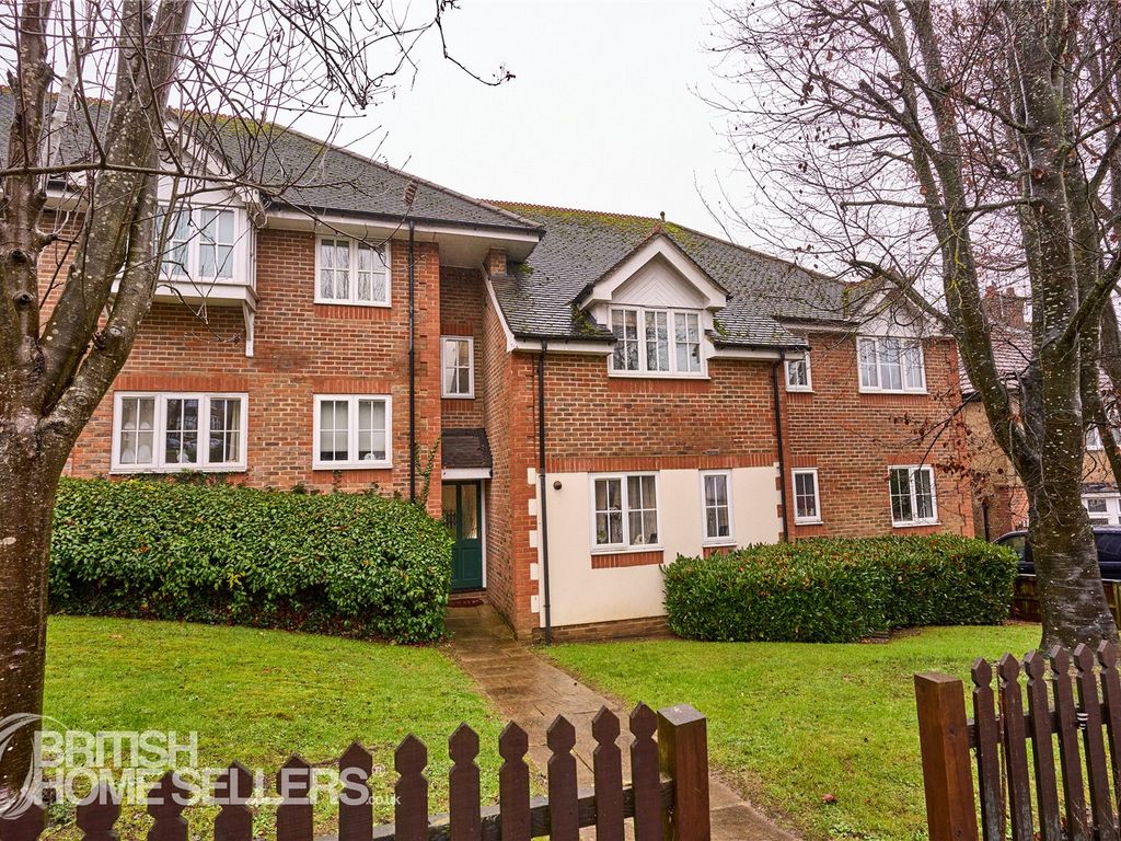 1 bed flat for sale in Gallows Lane, High Wycombe HP12, £190,000