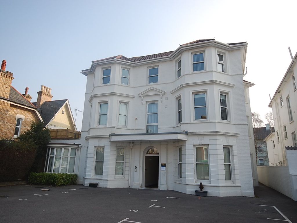 2 bed flat to rent in St. Michaels Road, Bournemouth BH2, £1,300 pcm