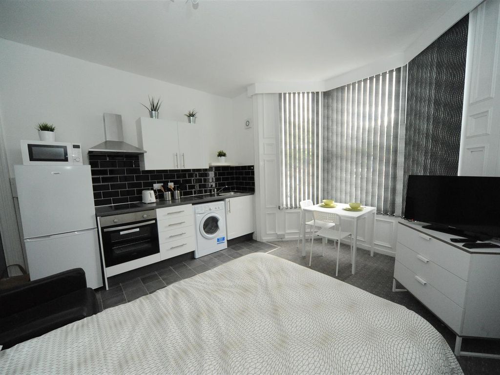 1 bed flat to rent in 23-25 The Crescent, Middlesbrough, Yorkshire TS5, £520 pcm