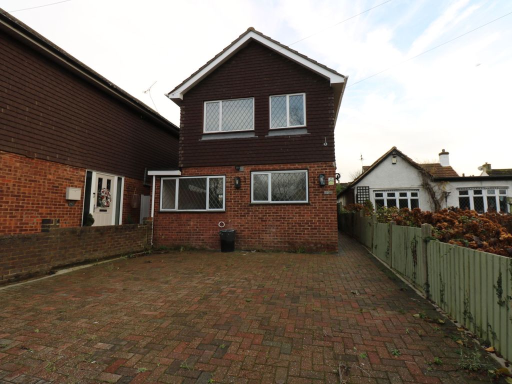 4 bed detached house to rent in Southend Road, Corringham, Stanford-Le-Hope SS17, £1,950 pcm