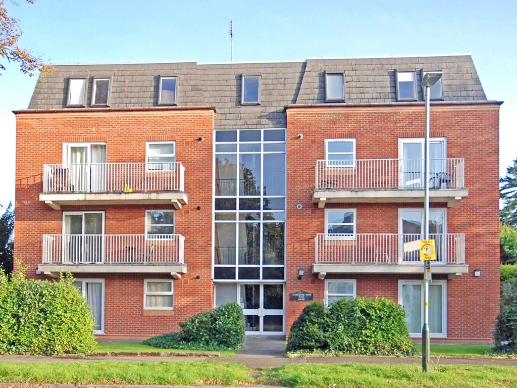 2 bed flat to rent in Christchurch Road, Cheltenham GL50, £995 pcm