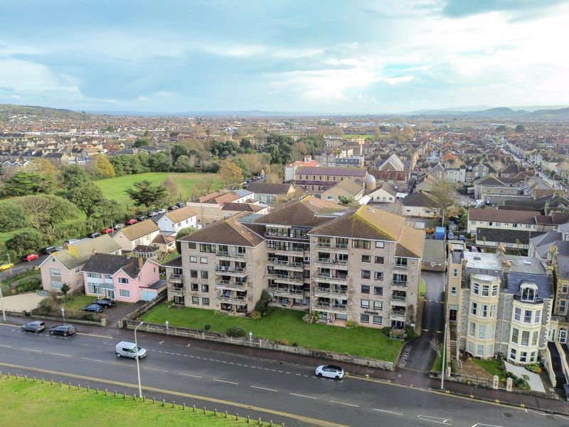 2 bed flat for sale in Beach Road, Weston-Super-Mare BS23, £210,000