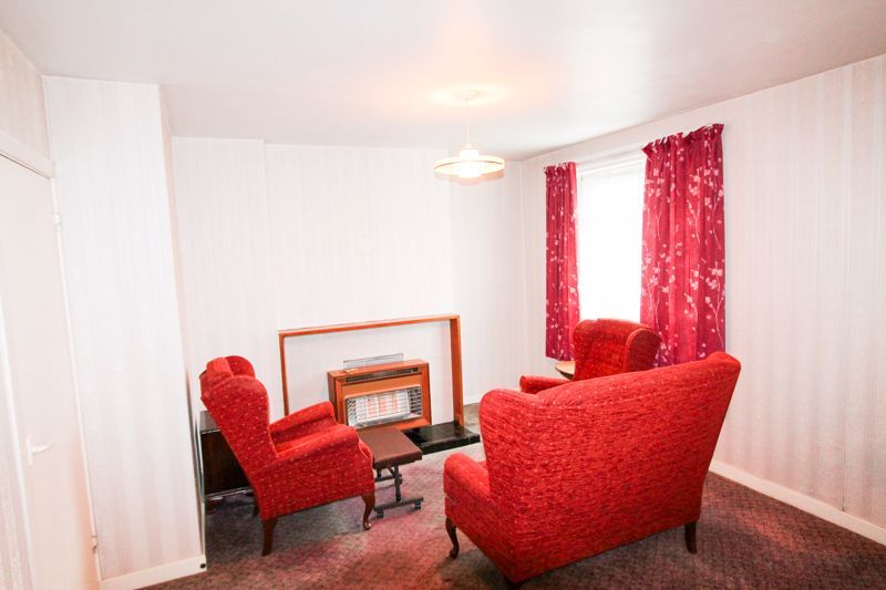 2 bed flat for sale in Hillside Road, Southall UB1, £250,000