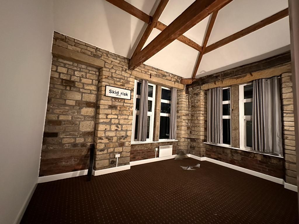2 bed flat to rent in Savile Street, Milnsbridge, Huddersfield HD3, £650 pcm