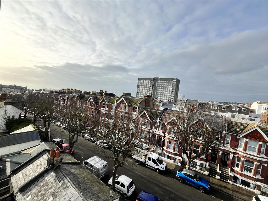 1 bed flat to rent in Upper Rock Gardens, Brighton BN2, £895 pcm