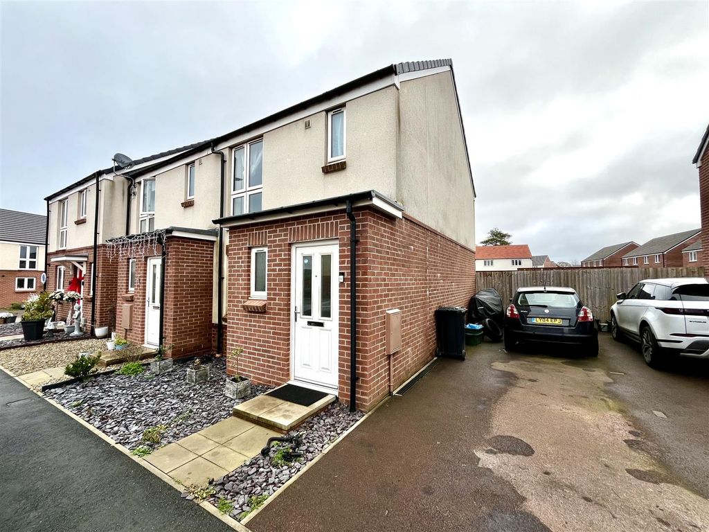 2 bed end terrace house for sale in Par Four Lane, Lydney GL15, £200,000