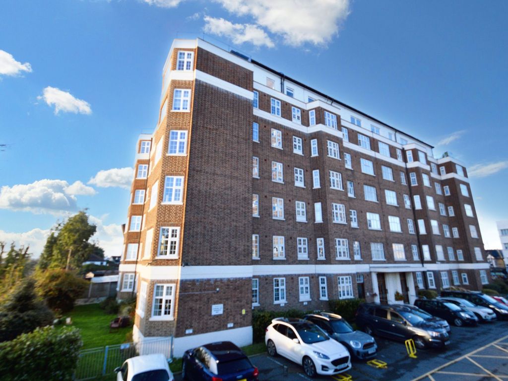 2 bed flat for sale in Broadway West, St. Clements Court Broadway West SS9, £425,000