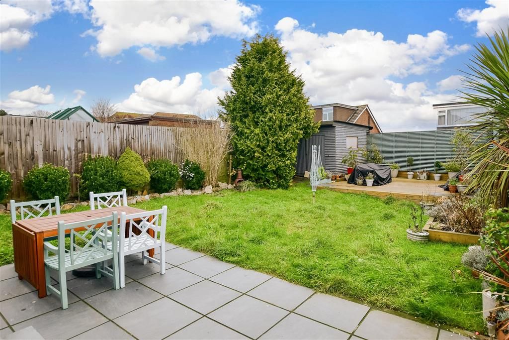 4 bed property for sale in Vernon Avenue, Woodingdean, Brighton, East Sussex BN2, £379,500