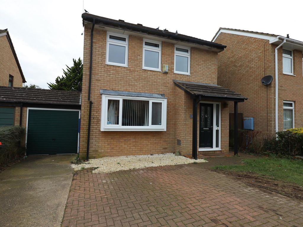 4 bed detached house for sale in Teasel Avenue, Conniburrow, Milton Keynes MK14, £375,000