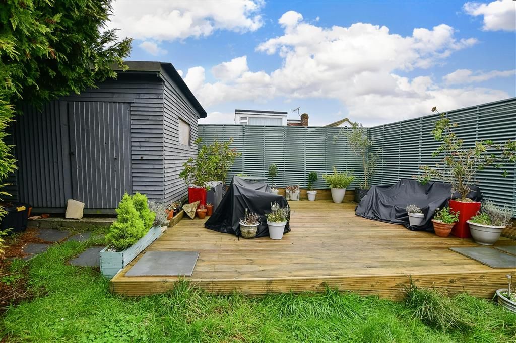 4 bed property for sale in Vernon Avenue, Woodingdean, Brighton, East Sussex BN2, £575,000