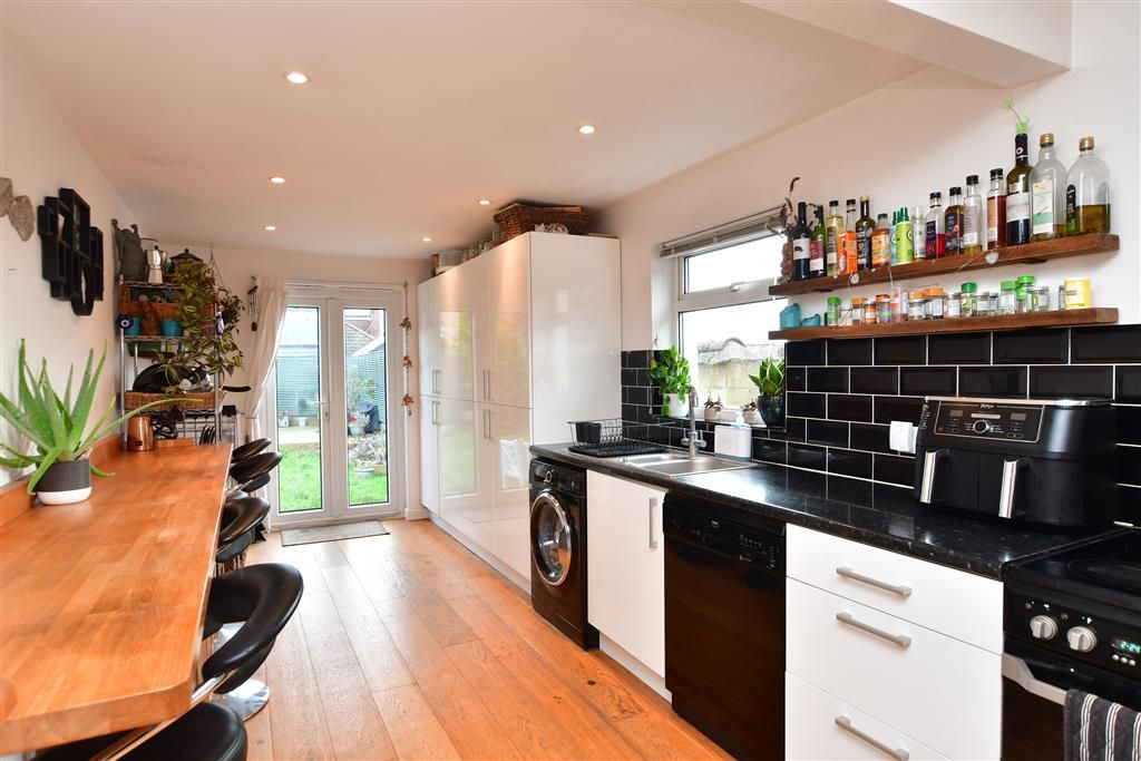4 bed property for sale in Vernon Avenue, Woodingdean, Brighton, East Sussex BN2, £575,000