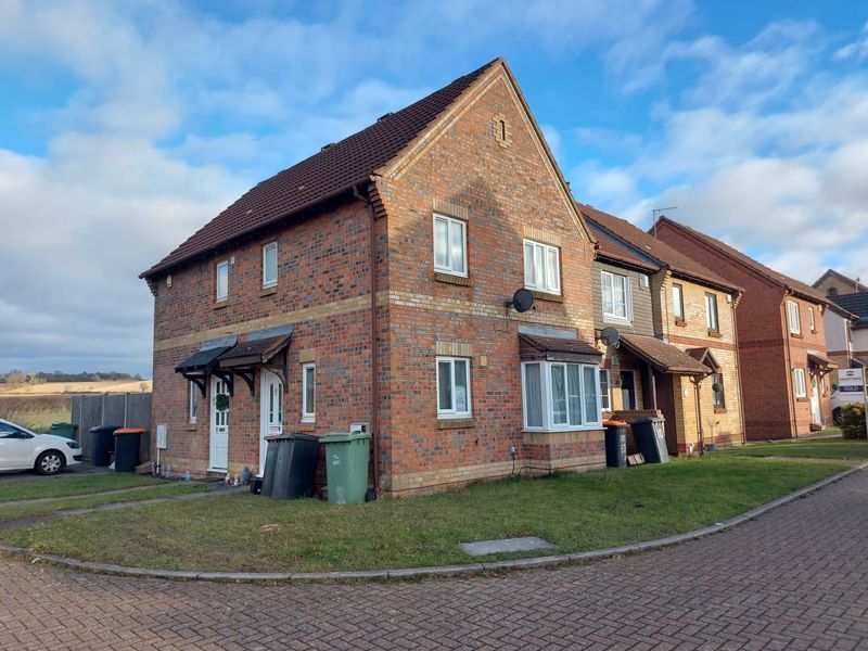 2 bed terraced house to rent in The Belfry, Bushmede, Luton LU2, £1,150 pcm