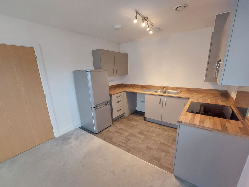 2 bed flat for sale in Frome Road, Radstock BA3, £165,000