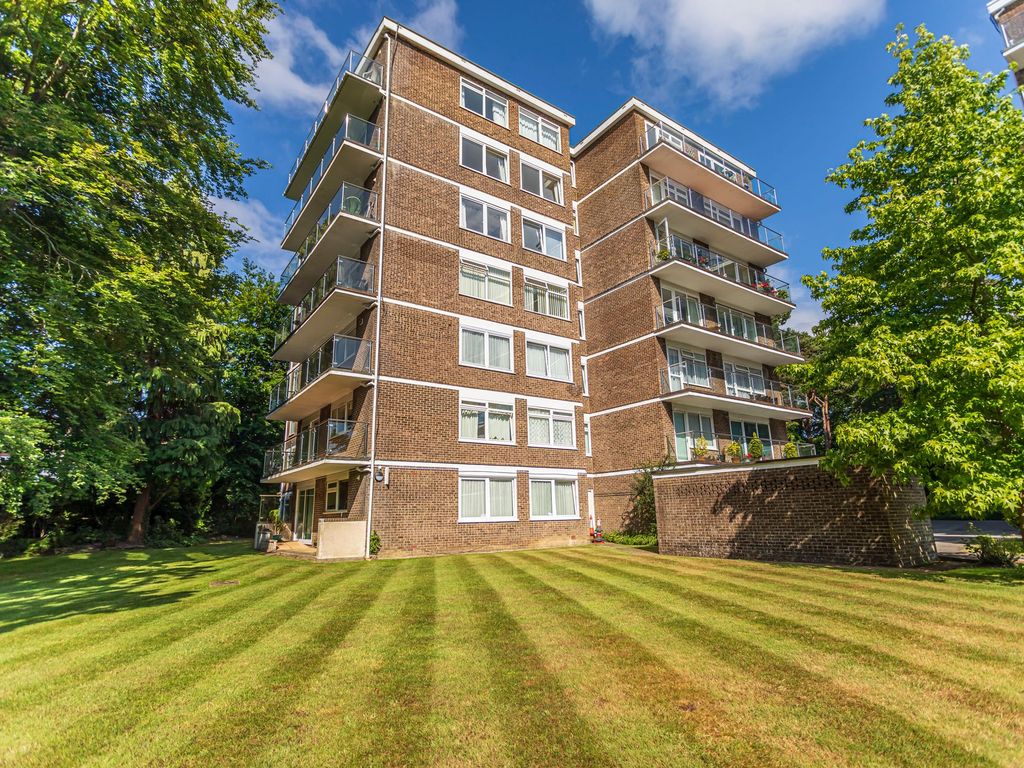 3 bed flat for sale in Wilderton Road, Poole BH13, £300,000