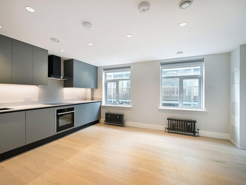2 bed flat to rent in Berwick Street, London W1F, £3,445 pcm