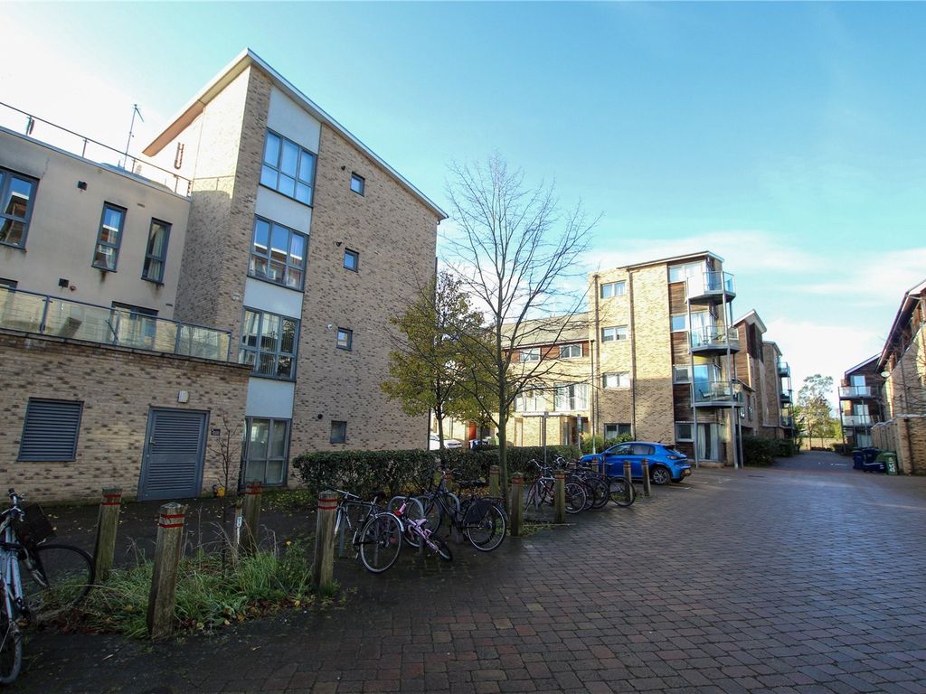 2 bed flat for sale in Scholars Walk, Cambridge, Cambridgeshire CB4, £420,000
