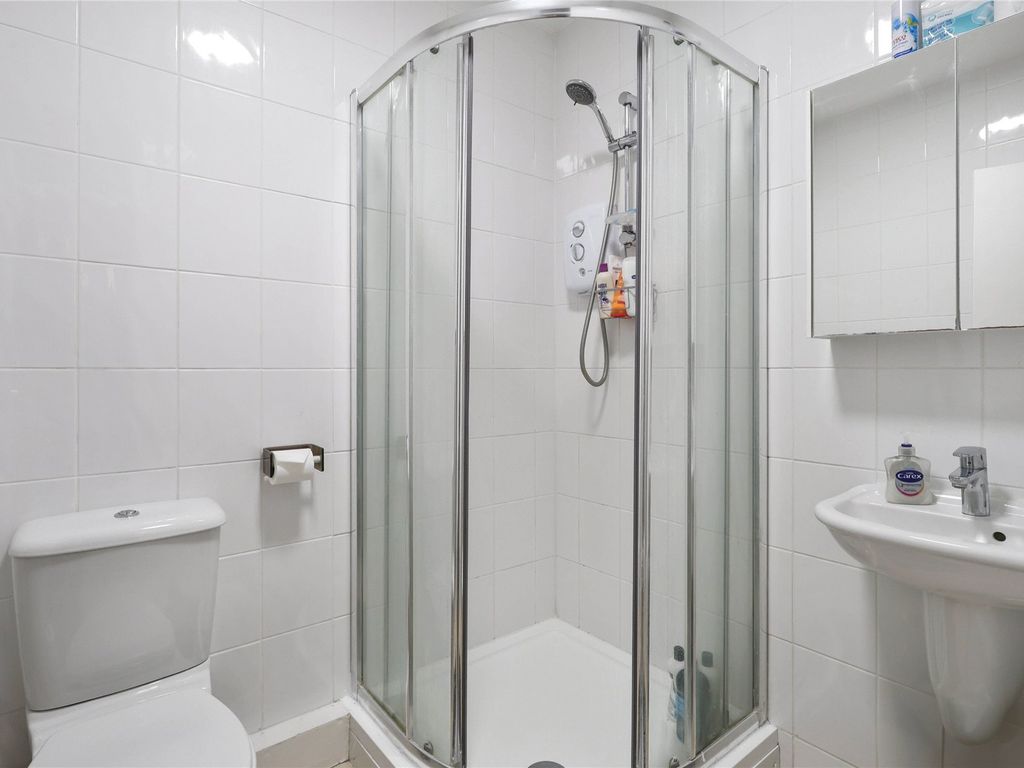 1 bed flat for sale in Audley Place, Sutton SM2, £250,000