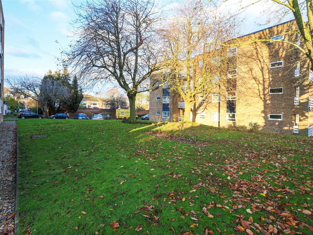 1 bed flat for sale in Audley Place, Sutton SM2, £250,000