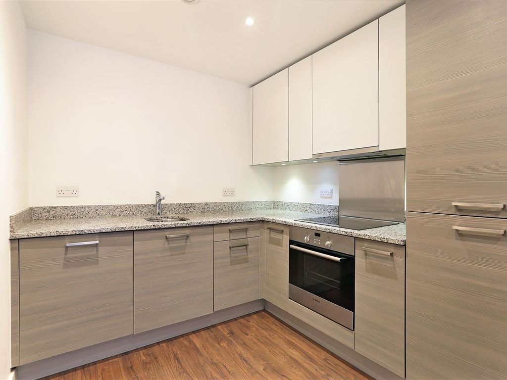 1 bed flat to rent in Bromyard Avenue, London W3, £1,695 pcm