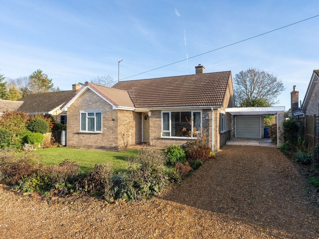 3 bed detached bungalow for sale in Earith Road, Willingham CB24, £375,000