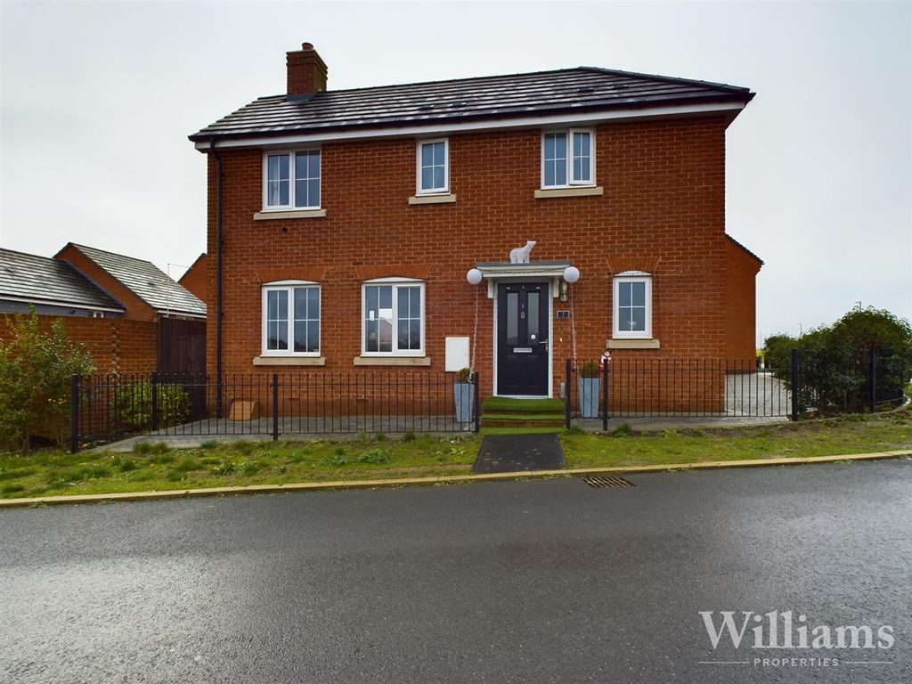 3 bed detached house for sale in Glenton Green, Berryfields, Aylesbury HP18, £525,000