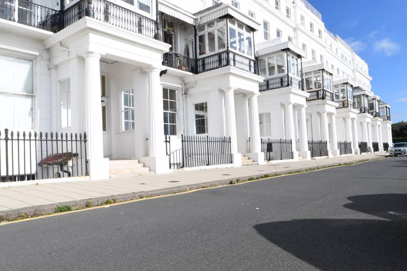 3 bed flat for sale in Chichester Terrace, Brighton BN2, £575,000
