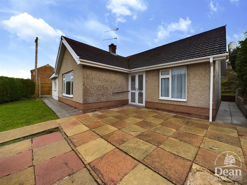 3 bed detached bungalow for sale in Eastern Way, Cinderford GL14, £299,950