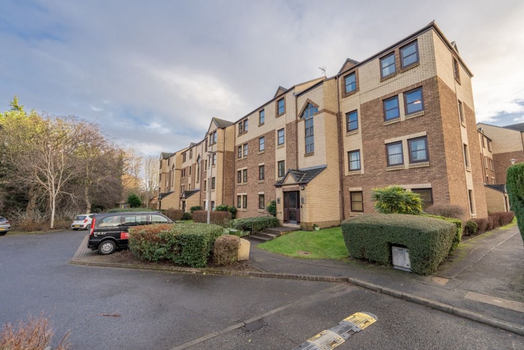2 bed flat to rent in Craighouse Gardens, Morningside, Edinburgh EH10, £1,300 pcm