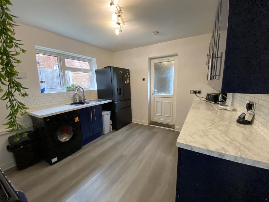 3 bed town house for sale in The Crescent, Blaby, Leicester LE8, £235,000