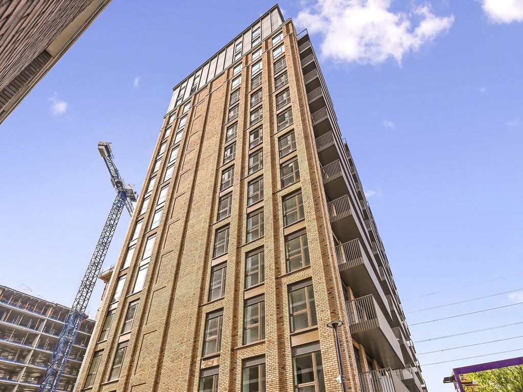 1 bed flat for sale in The Courtyard, Royal Eden Docks E16, £499,999