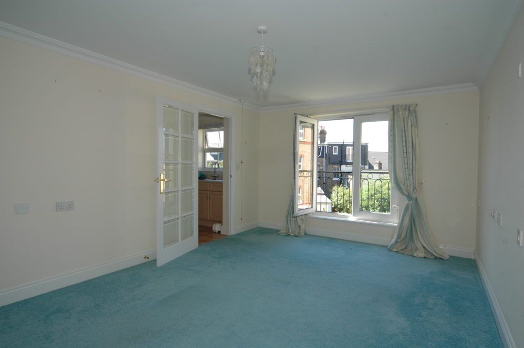 2 bed flat for sale in Pegasus Court, Horn Lane, Acton W3, £285,000