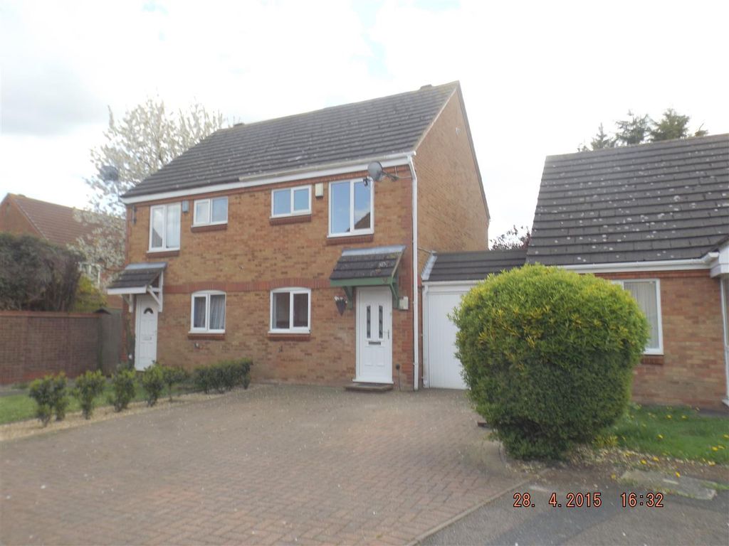 2 bed semi-detached house to rent in Bradfield Close, Rushden NN10, £950 pcm