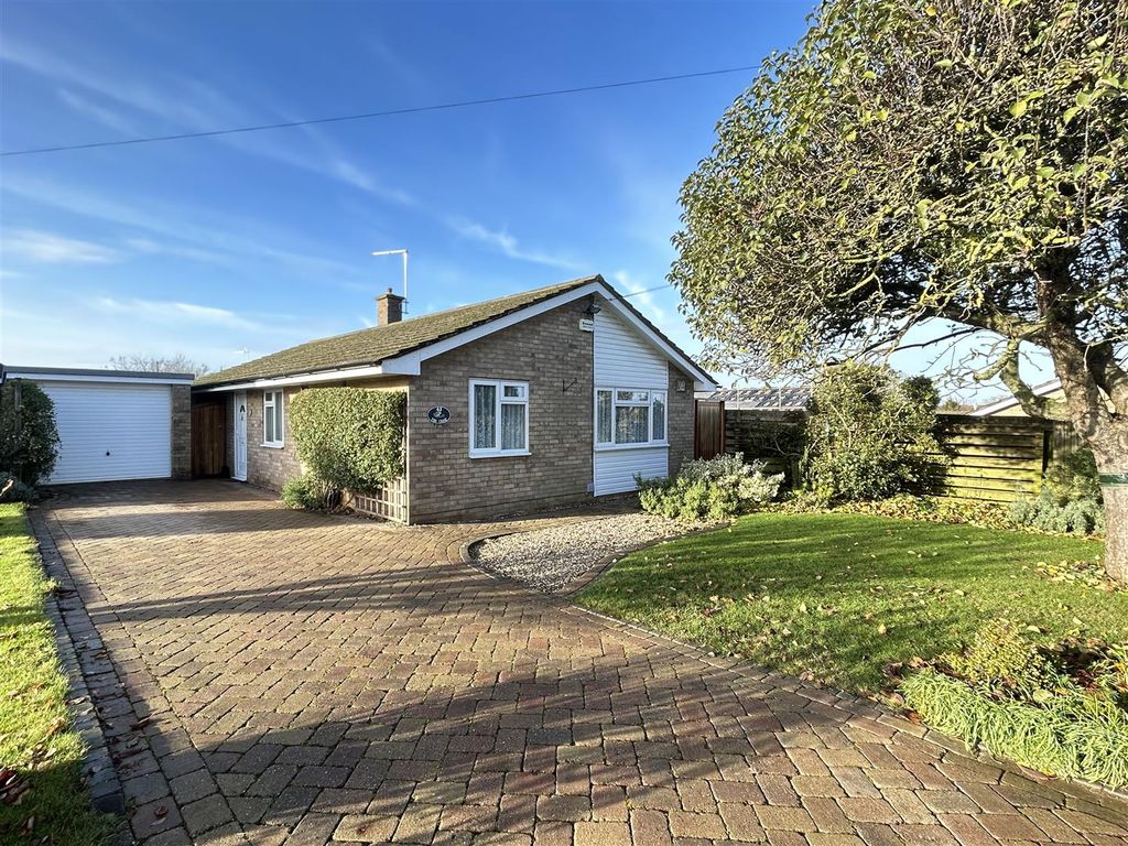 3 bed detached bungalow for sale in The Chase, Ely CB6, £450,000