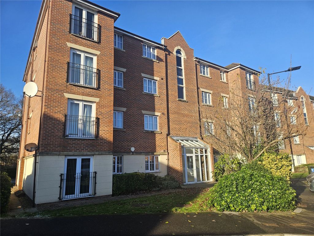 2 bed flat for sale in Primrose Place, Doncaster, South Yorkshire DN4, £80,000