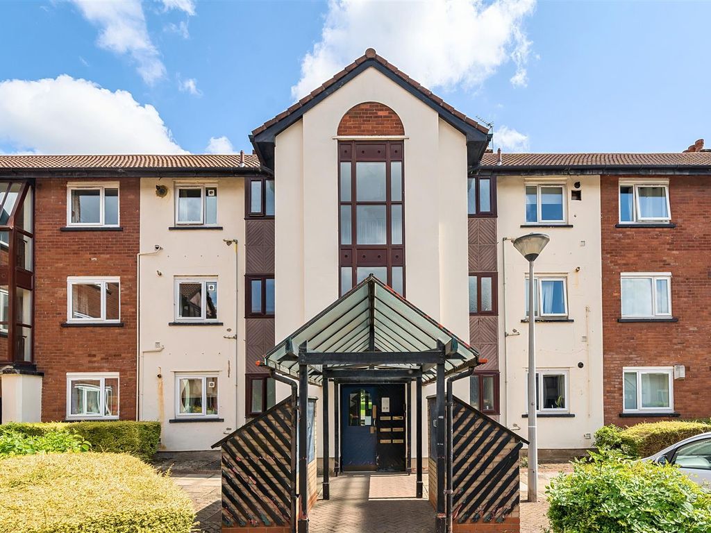 2 bed flat for sale in Canterbury Gardens, Salford M5, Salford,, £115,000