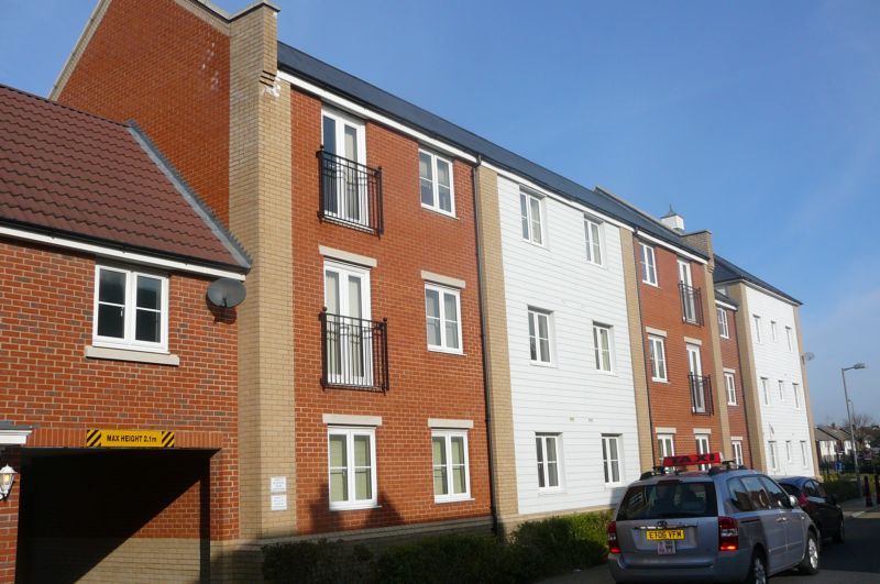 2 bed flat to rent in Celestion Drive, Ipswich IP3, £825 pcm