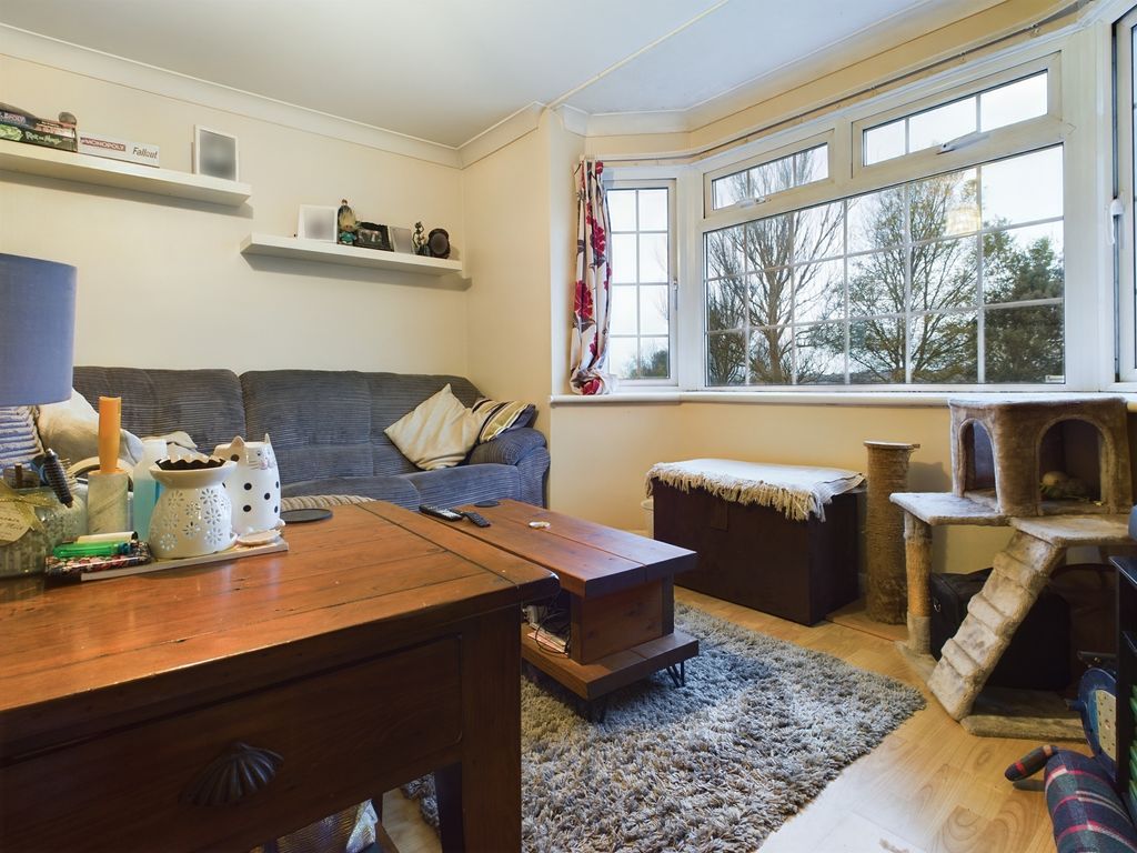 1 bed flat for sale in Hangleton Way, Hove BN3, £249,950