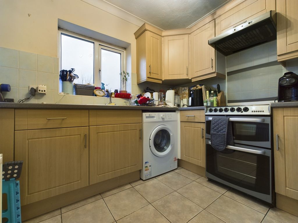 1 bed flat for sale in Hangleton Way, Hove BN3, £249,950