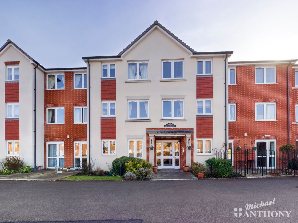 1 bed flat for sale in Pearl Court, Croft Road, Aylesbury, Buckinghamshire HP21, £130,000