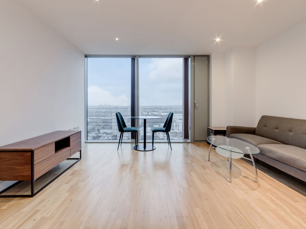 1 bed flat for sale in Landmark West Tower, 22 Marsh Wall E14, £500,000