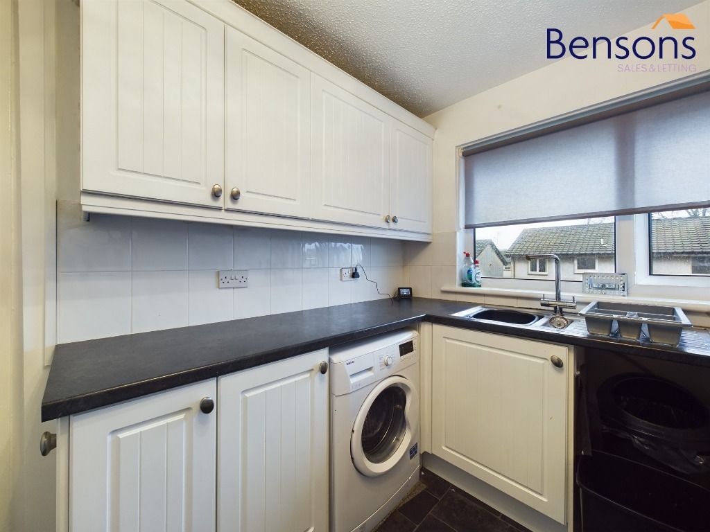 2 bed flat to rent in Kirkton Crescent, Coatbridge, North Lanarkshire ML5, £650 pcm