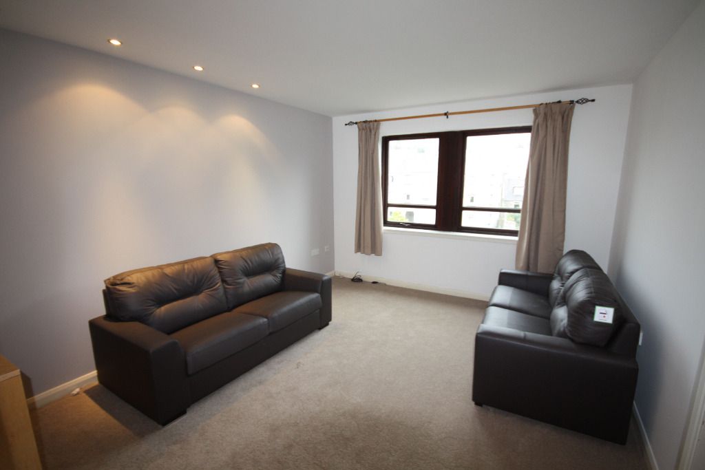 2 bed flat to rent in Canal Place, Aberdeen AB24, £725 pcm