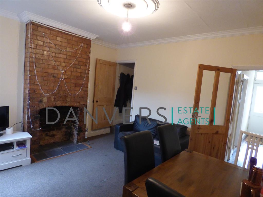 4 bed terraced house to rent in Barclay Street, Leicester LE3, £1,250 pcm